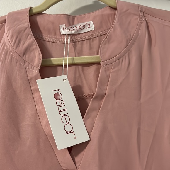 Pink blouse. - Picture 2 of 4